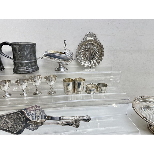 1106 - A large qty of assorted silver plate and other metalware to inc pewter, mostly antique pieces, appro... 