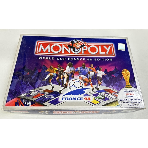 635 - 5 Various monopoly games to include Arsenal Edition, France 98, Coronation Street, Despicable me and... 