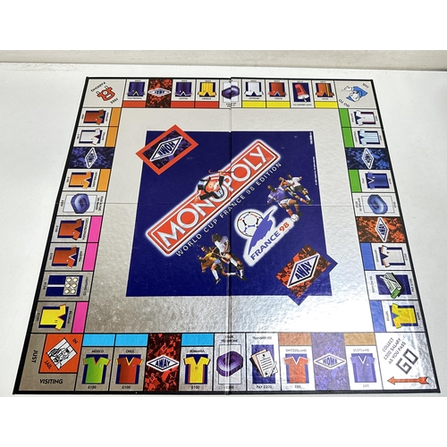 635 - 5 Various monopoly games to include Arsenal Edition, France 98, Coronation Street, Despicable me and... 