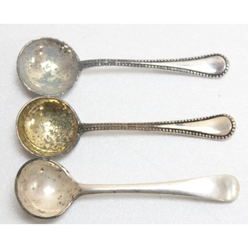 1129 - Qty of assorted silver plated items to inc a muffin dish, Elkington silver plated salts and a boxed ... 