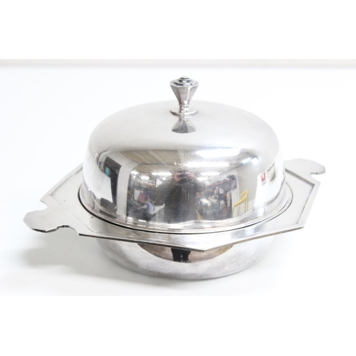 1129 - Qty of assorted silver plated items to inc a muffin dish, Elkington silver plated salts and a boxed ... 