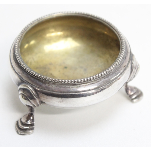 1129 - Qty of assorted silver plated items to inc a muffin dish, Elkington silver plated salts and a boxed ... 