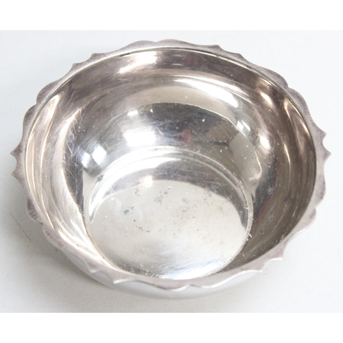 1129 - Qty of assorted silver plated items to inc a muffin dish, Elkington silver plated salts and a boxed ... 