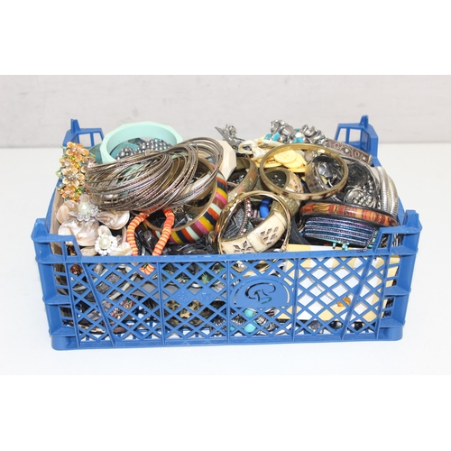 1183 - A large qty of assorted costume jewellery, approx 10kg gross (3 boxes)