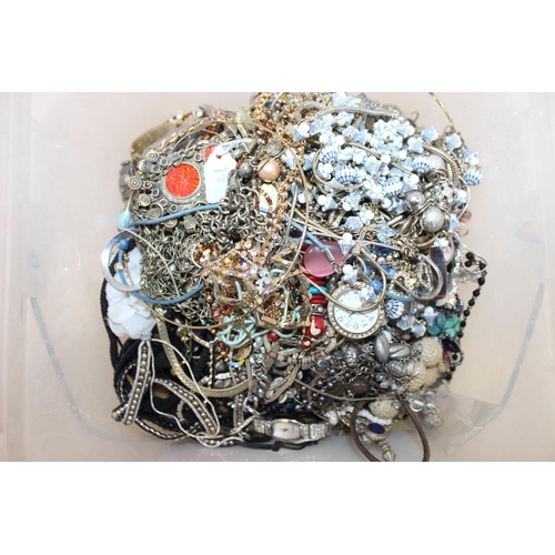 1183 - A large qty of assorted costume jewellery, approx 10kg gross (3 boxes)