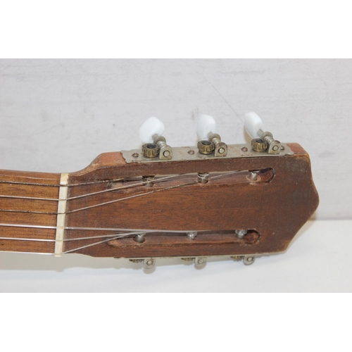 1680 - A vintage Spanish flamenco guitar by Hijos de Vicente Tatay of Valencia, approx 94cm long