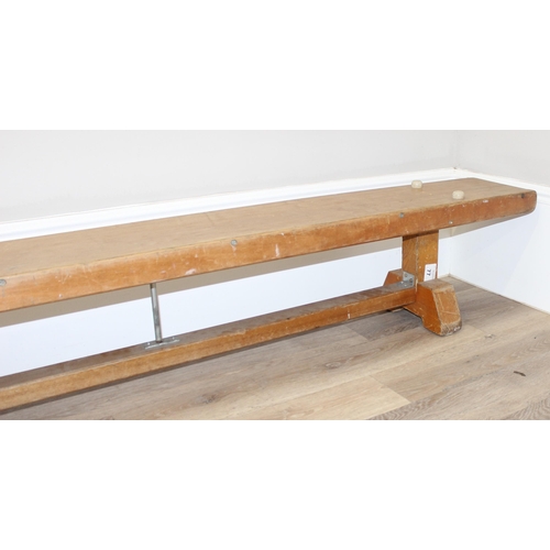 20 - A long vintage low wooden school gymnastics bench, approx 336cm long