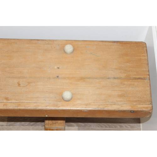 20 - A long vintage low wooden school gymnastics bench, approx 336cm long