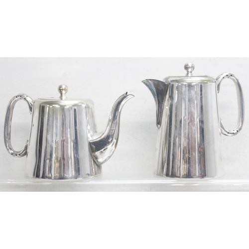 1140 - Qty of assorted high quality 20th century silver plated tea sets to inc examples by Mappin & Webb et... 