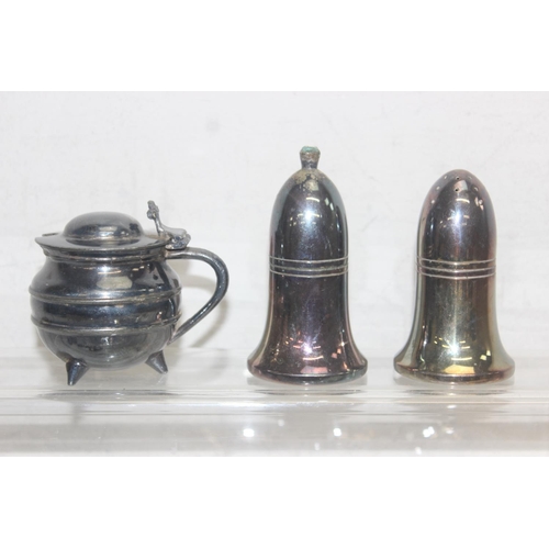 1141 - Qty of assorted interesting silver plated items to inc knife rests, cruet sets, christening mug etc,... 