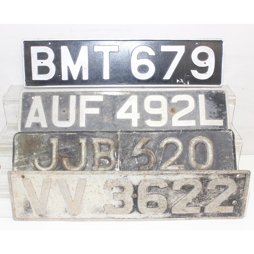 744 - Qty of assorted vintage car and motoring related items to inc dials, number plates, AA badges, spotl... 