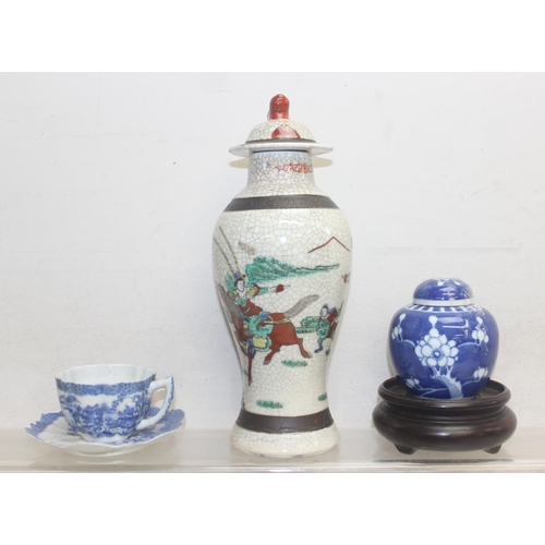 1543 - Qty of assorted Oriental items to inc Japanese Satsuma cups and saucers, Chinese crackle glaze vase ... 