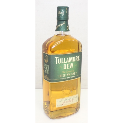 1550 - 2 bottles of Whisky, Tullamore Dew 1 litre and Famous Grouse 70cl (2)