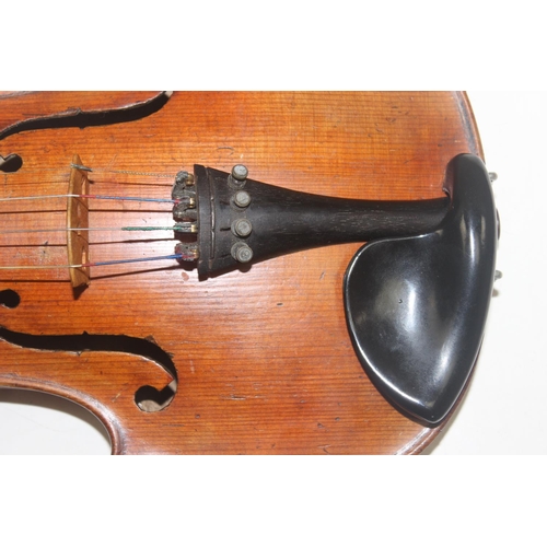 1451 - An antique good quality violin, believed to be Dresden school c.1890, no label, the back inlaid with... 