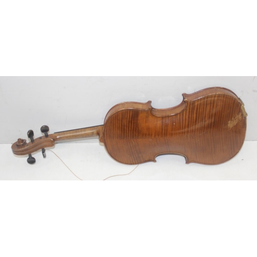 1452 - A vintage violin with label 