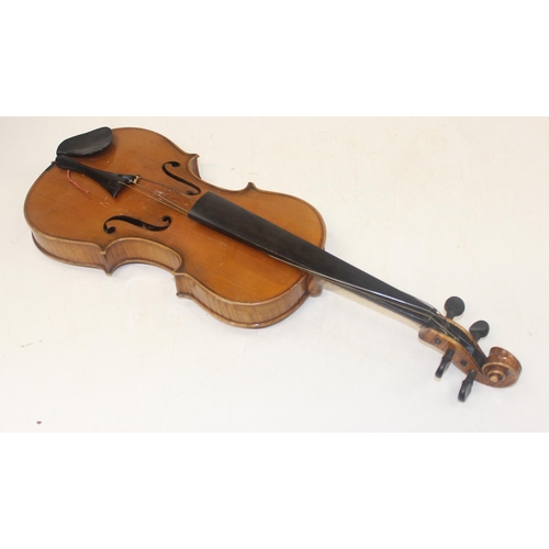 1452A - 3 assorted vintage violins, no labels, all with 2 piece backs, all approx 60cm long