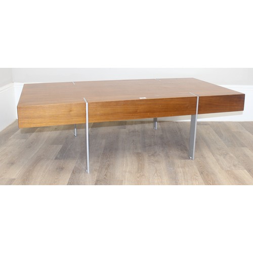 54 - A retro coffee table with figured wooden top and unusual inset metal legs, each end with 2 drawers, ... 