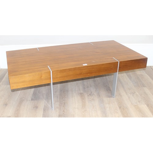 54 - A retro coffee table with figured wooden top and unusual inset metal legs, each end with 2 drawers, ... 