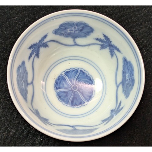 1455 - A Chinese blue & white porcelain tea bowl decorated with floral motifs, Chenghua (1464-1487) 6 chara... 