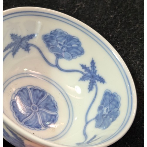 1455 - A Chinese blue & white porcelain tea bowl decorated with floral motifs, Chenghua (1464-1487) 6 chara... 