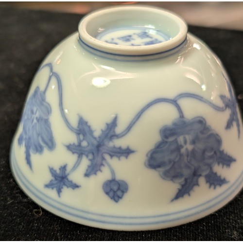 1455 - A Chinese blue & white porcelain tea bowl decorated with floral motifs, Chenghua (1464-1487) 6 chara... 