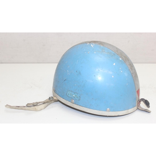 723 - 7 assorted vintage motor racing helmets to inc a Kangol Skidmaster, not for use, display only