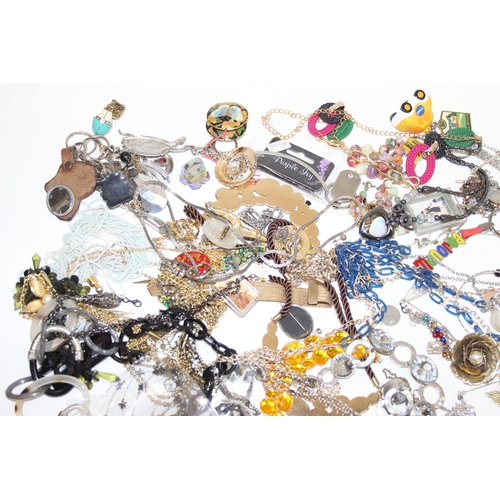 1107 - Qty of assorted antique and later costume jewellery and other items to inc some gold plated pieces e... 