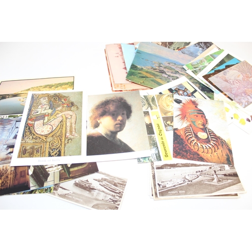 500 - Large qty of assorted vintage postcards etc