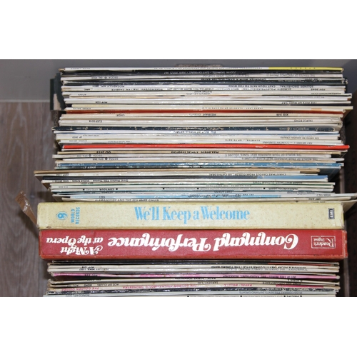 501 - A large qty of assorted vintage vinyl records, mainly LP and boxed sets, many hundred, (4 boxes)