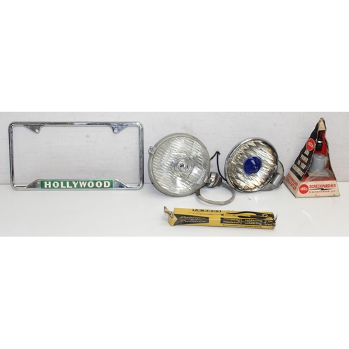 705 - Qty of assorted car related odds to inc Notek head lamp, Hollywood number plate holder etc