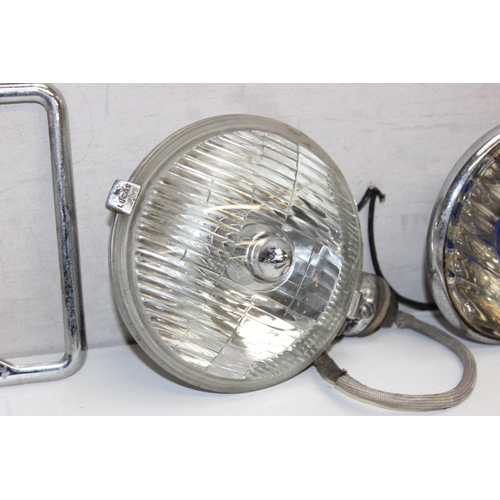 705 - Qty of assorted car related odds to inc Notek head lamp, Hollywood number plate holder etc