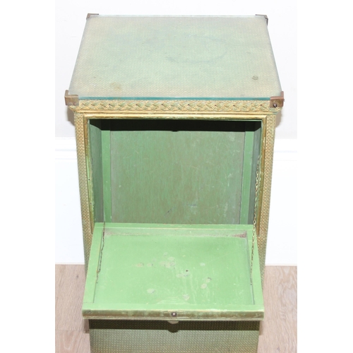 116 - 6 pieces of vintage Lloyd Loom and Lloyd Loom style furniture, all green painted to inc 2 chairs, 3 ... 