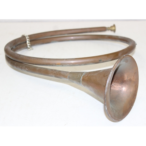 1352 - 2 vintage copper hunting horns