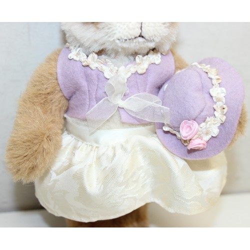 611 - Limited edition (No. 448/1500) Steiff 'Rabbit Valentina' stuffed toy in original box, with certifica... 