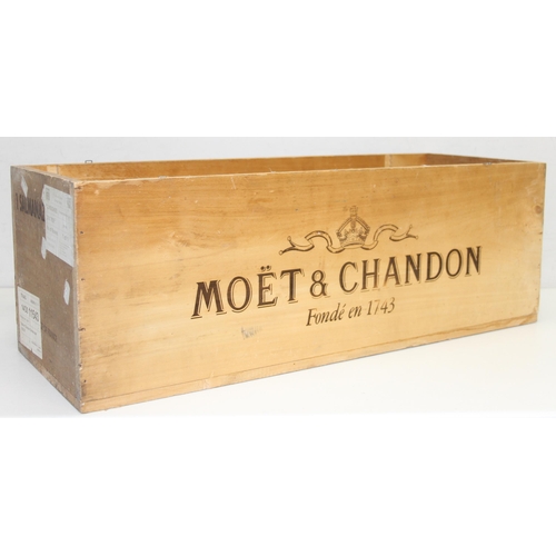 1426 - Moët & Chandon Salmanazar Brut NV Champagne 900cl (9 litre) in original wooden display box