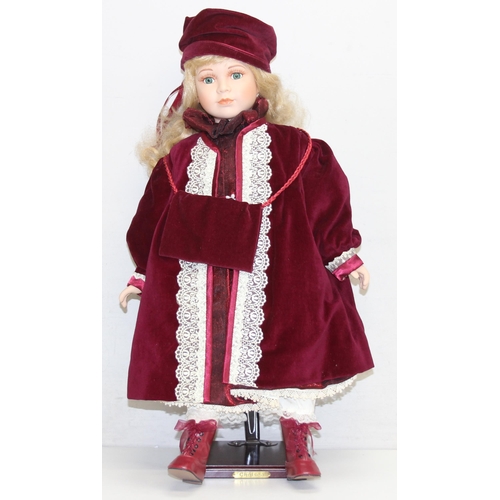 614 - 2 collectable dolls to incl The Fabergé Christening Doll by Franklin Heirloom Dolls in original box,... 