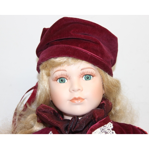 614 - 2 collectable dolls to incl The Fabergé Christening Doll by Franklin Heirloom Dolls in original box,... 