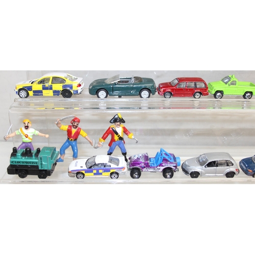 615 - Qty of vintage toys to incl die cast vehicles, sealed metal construction kit, marbles, chess pieces ... 