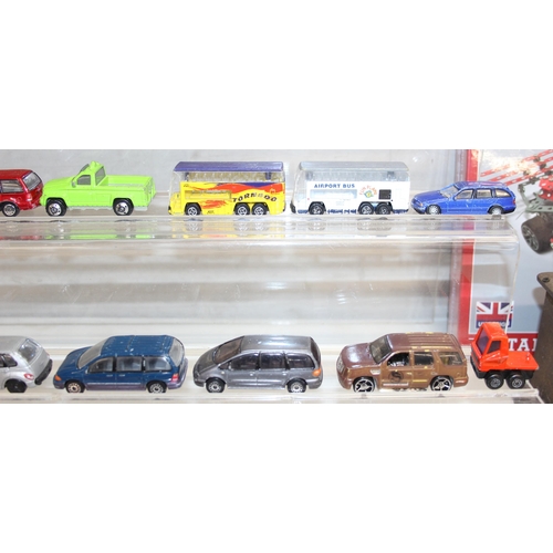 615 - Qty of vintage toys to incl die cast vehicles, sealed metal construction kit, marbles, chess pieces ... 