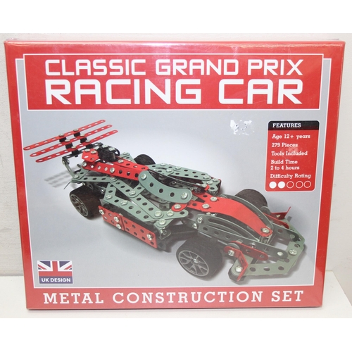 615 - Qty of vintage toys to incl die cast vehicles, sealed metal construction kit, marbles, chess pieces ... 