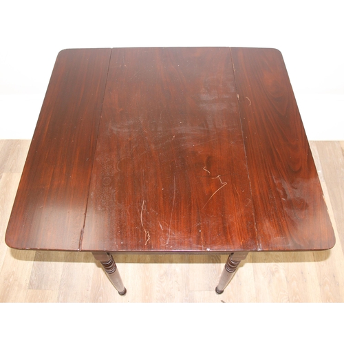 138 - A Victorian Mahogany Pembroke dropleaf table with single drawer, raised on turned legs, approx 88cm ... 