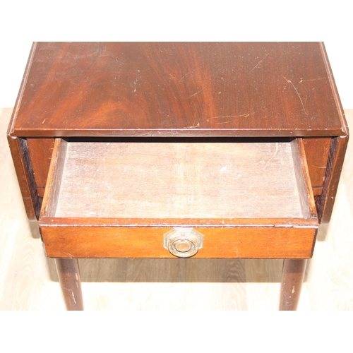 138 - A Victorian Mahogany Pembroke dropleaf table with single drawer, raised on turned legs, approx 88cm ... 