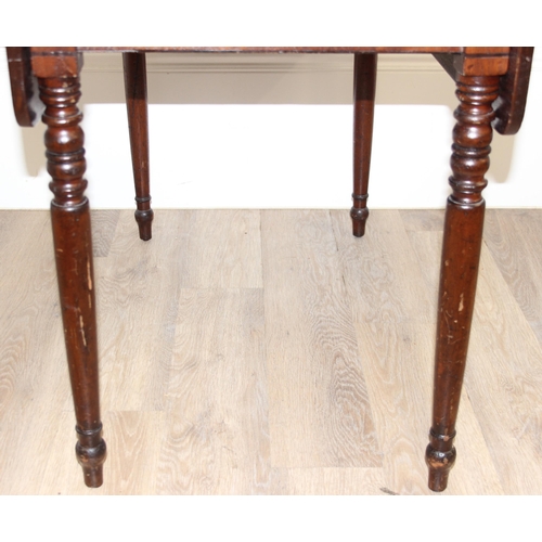 138 - A Victorian Mahogany Pembroke dropleaf table with single drawer, raised on turned legs, approx 88cm ... 