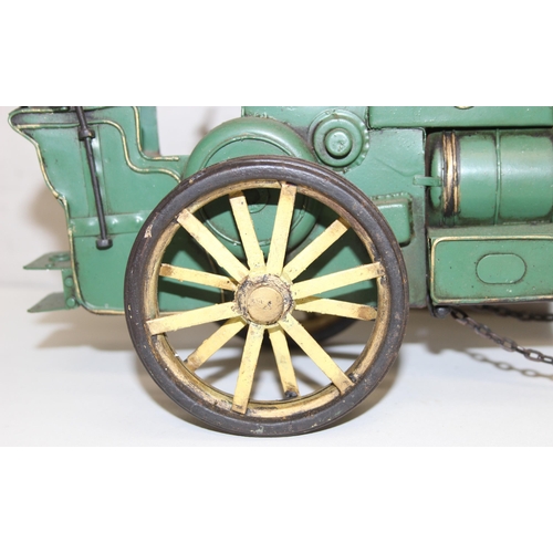 607 - Vintage tin-plate Showman's steam engine in green, approx 32cm