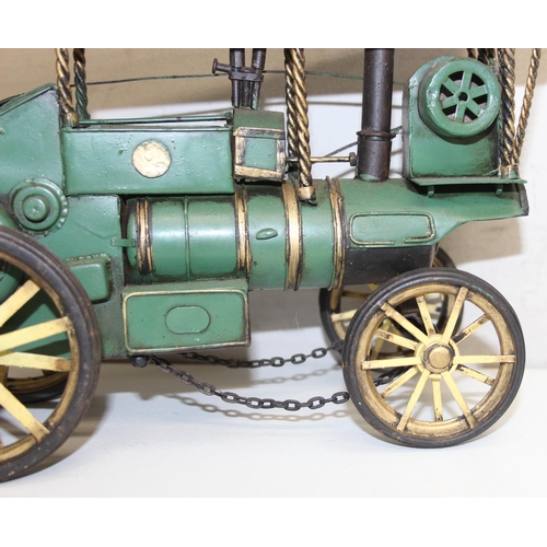 607 - Vintage tin-plate Showman's steam engine in green, approx 32cm