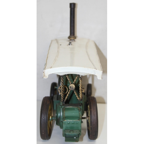 607 - Vintage tin-plate Showman's steam engine in green, approx 32cm