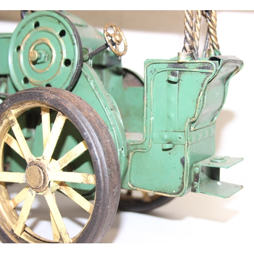 607 - Vintage tin-plate Showman's steam engine in green, approx 32cm