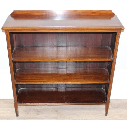 46 - A vintage mahogany bookcase with 3 shelves, approx 90cm wide x 28cm deep x 95cm tall