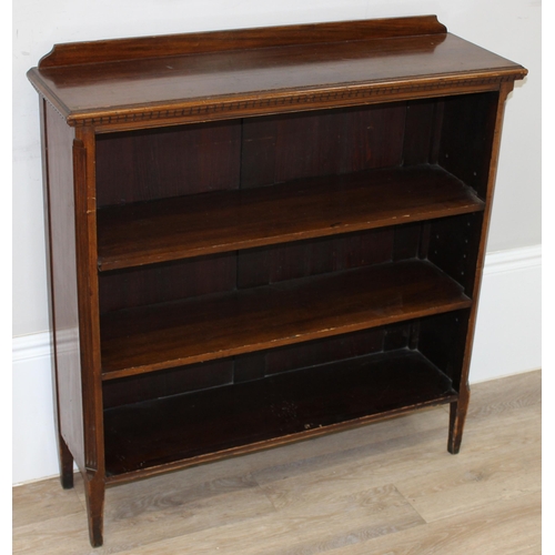 46 - A vintage mahogany bookcase with 3 shelves, approx 90cm wide x 28cm deep x 95cm tall