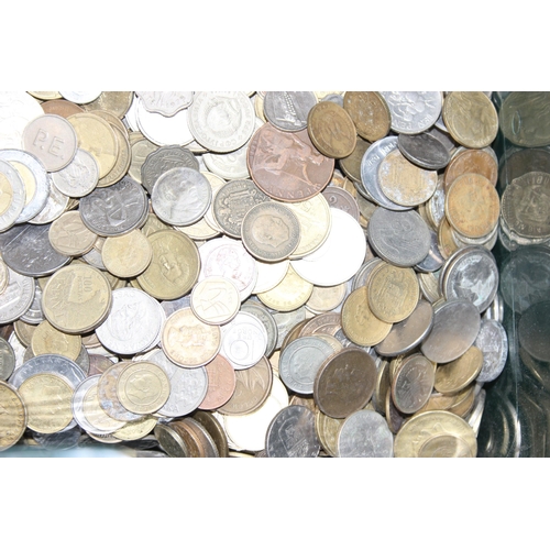 1208 - A very large qty of assorted mixed world and British coins, approx 30kg (30,000g) gross